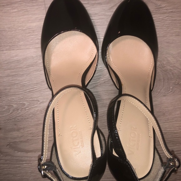 Victor Alfaro Patent Pumps Sz10 - Picture 2 of 8